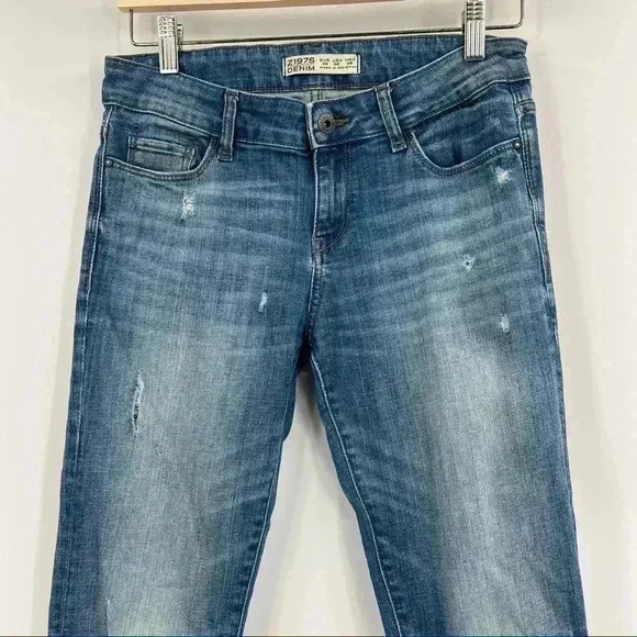 Zara Z1975 Women's Blue Denim Mid Rise Raw Hem‎ Distressed Jeans Size 6 - Picture 3 of 10